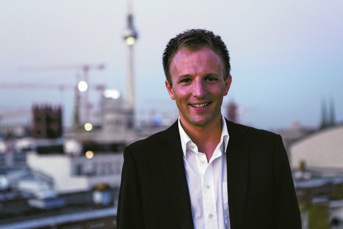 Der Ars legendi-Fakultätenpreis für exzellente #Lehre in den #Ingenieurwissenschaften und der #Informatik an Universitäten 2020 geht an Stephan Krusche (<a href="/skrusche/">Sören Krusche</a>) von der <a href="/TU_Muenchen/">TU München</a>. Mehr Info: stifterverband.org/ars-legendi-in… (Foto: Stiftung Werner-von-Siemens-Ring/Constantin Gerlach)