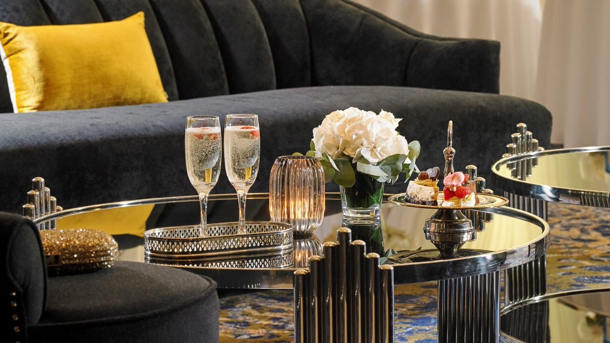 Tullamore_Court's tweet photo. Sprinkle a dash of elegance into your life with a FREE bottle of bubbles only when you book before midnight Sunday 28th June. Toast to B&amp;B stays for two from only €119, book from Thursday 2nd July onwards. Click here https://t.co/ZvGbHpWvpK #iNUACollection https://t.co/6CX8zfVnVZ