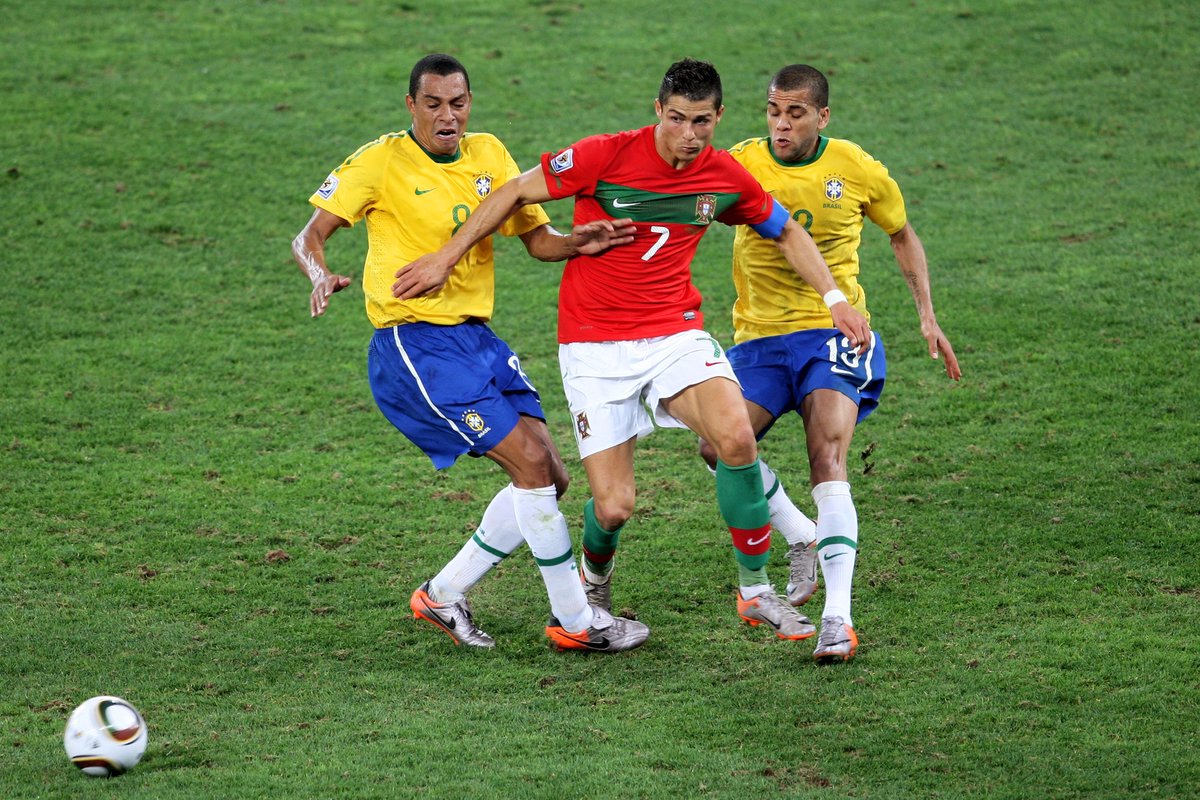 fifaworldcup_fr's tweet photo. ⏪ #OnThisDay il y a 🔟 ans...

🇵🇹Portugal 0-0 Brésil🇧🇷
🇰🇵RDP Corée 0-3 Cote d’Ivoire🇨🇮
🇨🇭Suisse 0-0 Honduras🇭🇳
🇨🇱Chili 1-2 Espagne🇪🇸

#WorldCup | #CM2010 | #SouthAfrica2010 https://t.co/CvMMAYSHFj