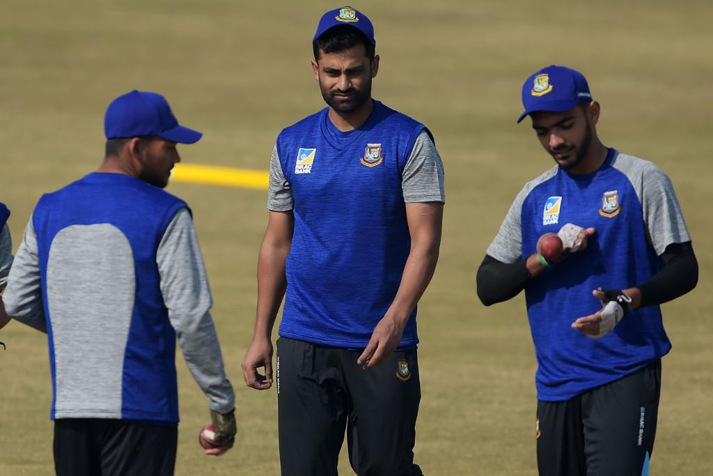 ICC's tweet photo. Bangladesh have introduced an app to monitor players' health and well-being during the COVID-19 pandemic 📱 

Players will be sorted into red, orange and green categories based on a risk assessment by the app and this will be used to determine training regimes 🚥 https://t.co/Sh5WGRHwYY