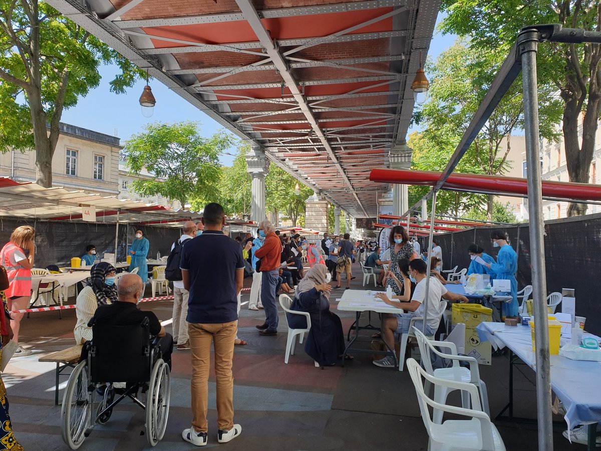 MarieVilledieu's tweet photo. Labo itinérant aujourd hui à Barbes. Dépistage Covid gratuit.
Équipes mobilisees pour accueillir plus de 1000 personnes.
Participation forte des médecins du territoire : CPTS, MSP  Liberaux
Et une dizaine d agents de l'ARS Délégation de Paris .
Bravo à tous. https://t.co/2CT1mc3ixx