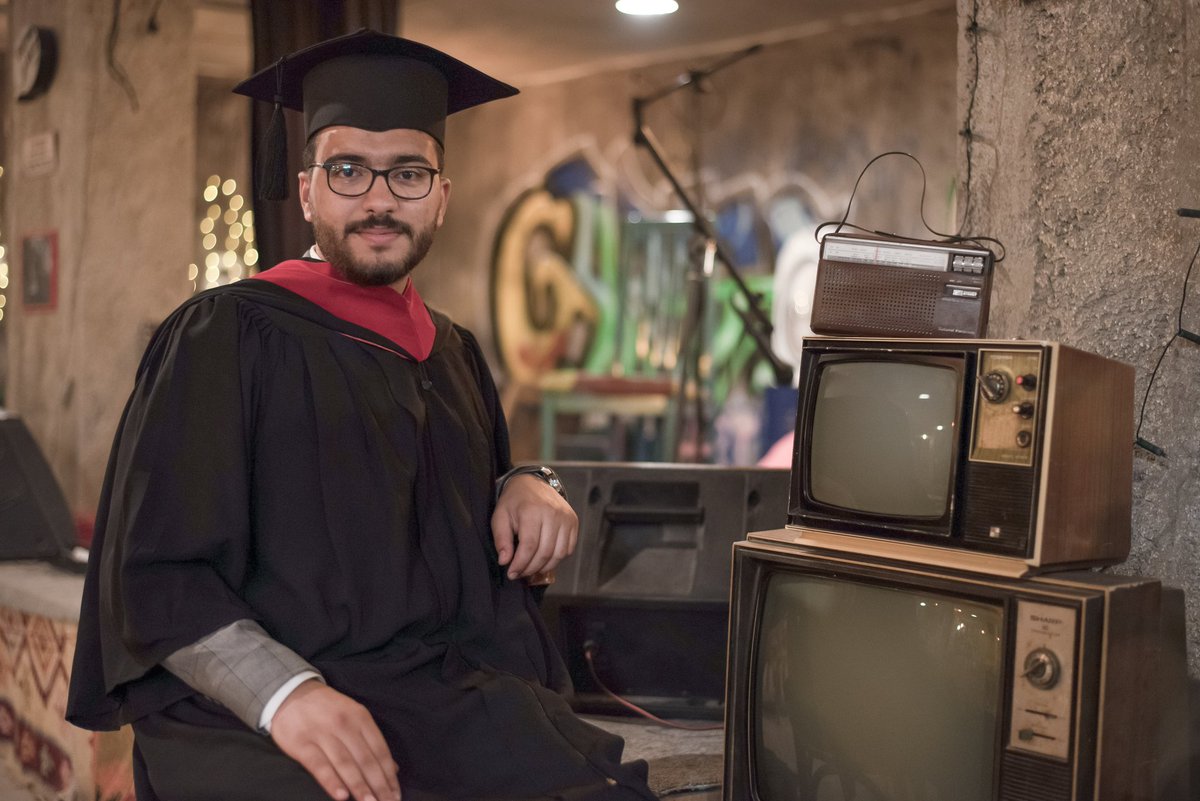 بفضل الله وتوفيقه، تخرجت رسميا في كلية الإعلام/ جامعة اليرموك
وحصلت على درجة البكالوريوس بتخصص الإذاعة والتلفزيون، بتقدير امتياز والأول على دفعتي في التخصص بمعدل 89.5 

لله الفضل أولا وأخيرًا 🤍🙏