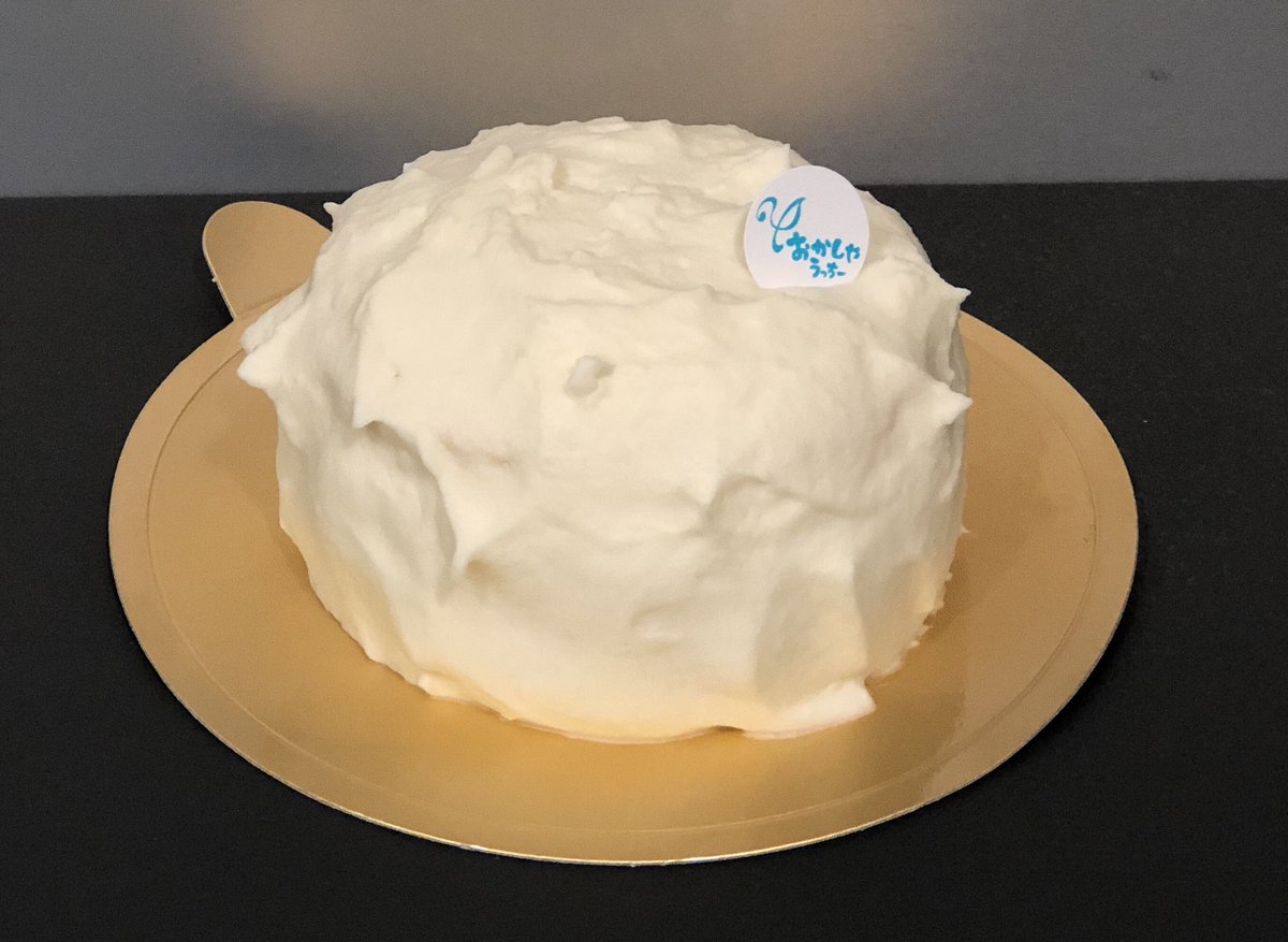 Uraume V Twitter おかしやうっちーのミルクのケーキ スポンジとクリームだけのシンプルなショートケーキ 牛乳に生クリーム を加えて乳脂肪分 程度のクリームのせいか軽い口当たりで 後味も美味しい牛乳を飲んだみたいな感じ 初めて食べる味で これはまた食べたく