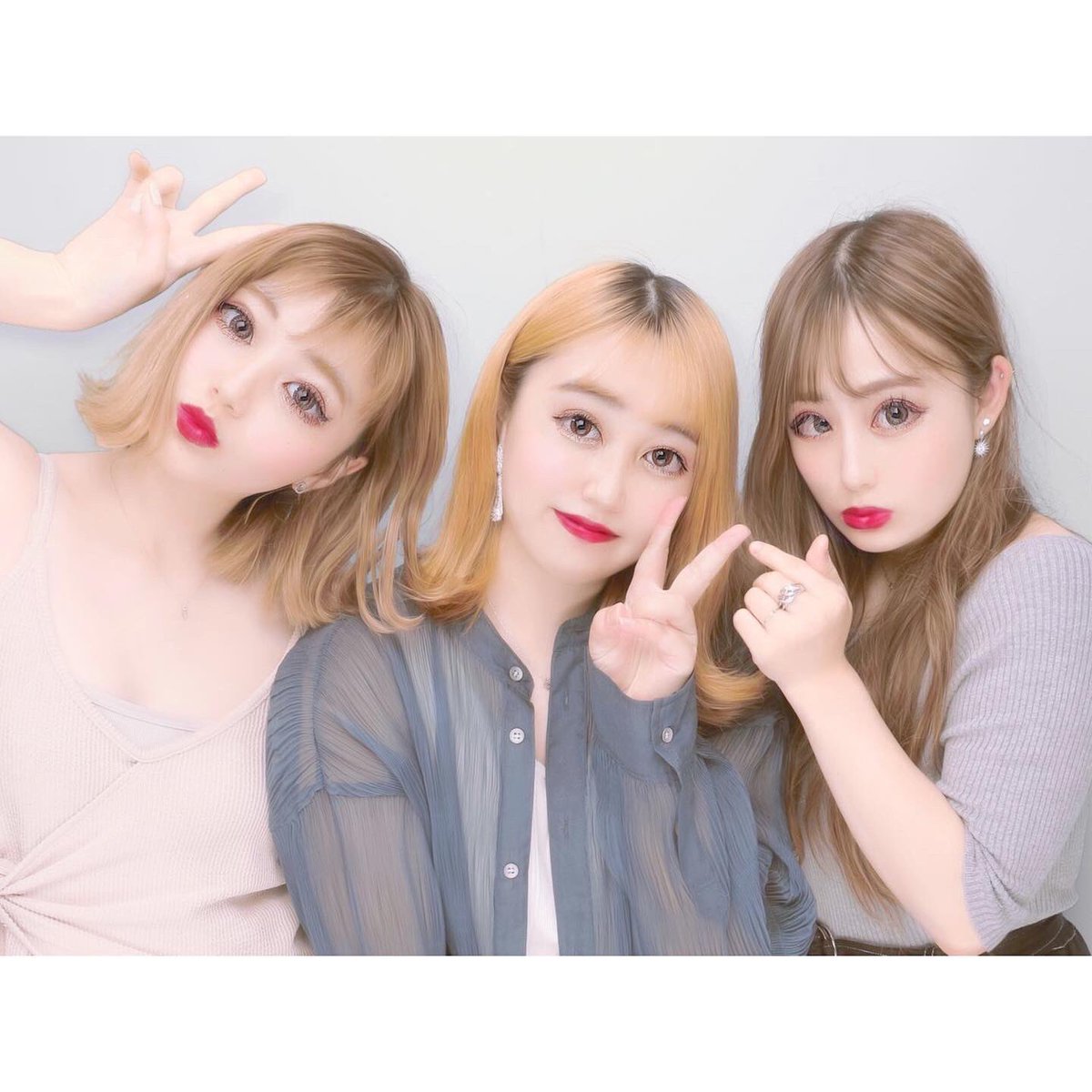 vq99ll's tweet photo. 3姉妹🌌 https://t.co/Niq6Lh6bYk