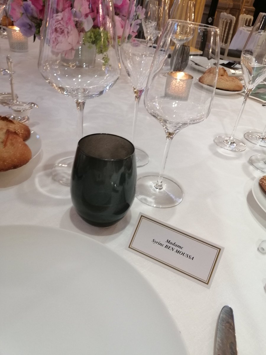 Lundi, la #Tunisie était à l'honneur au Palais de l'Élysée, le temps d'un dîner d'État offert par le Président <a href="/EmmanuelMacron/">Emmanuel Macron</a> et son épouse, en l'honneur du Président #Kais_Saied
Très honorée de cette invitation et surtout très ravie de certaines rencontres et retrouvailles.