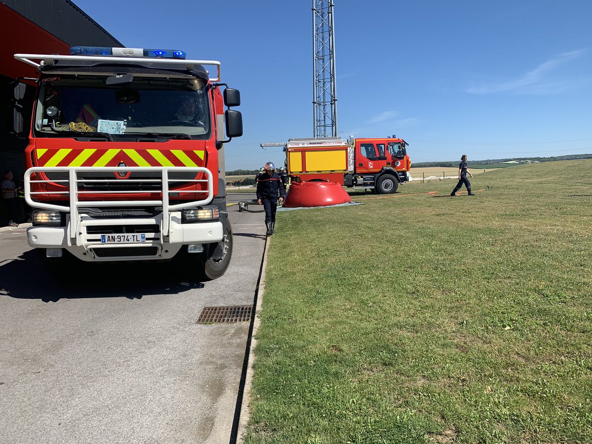 sdis80's tweet photo. Enfin le #FMOGP Fourgon Mousse Grande Puissance 🚒
Cet engin peut servir à l’attaque massive d’un #Feu avec son canon à eau mais également servir de point d’alimentation en eau pour les autres engins grâce à ses 9600 litres d’eau https://t.co/oLl8NmYCaG