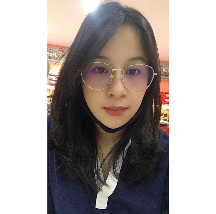 marshacca's tweet photo. Sengaja pakai Kacamata, biar gak rabun milih JODOHH https://t.co/uZwejQpOql