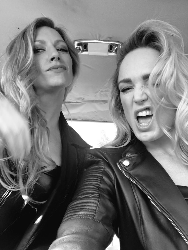 panicoftheworld's tweet photo. love these captains 🖤🤍
 #LegendsOfTomorrow #Avalance https://t.co/XmwZBNlBfi