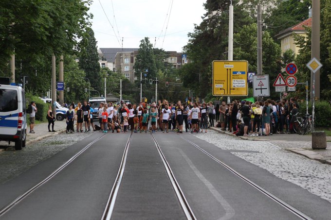 RaS_dd's tweet photo. Bei dem #Putzi-#Spendenlauf für @wirbesetzendd
am #dd2006 wurden 1346km gelaufen und 5.500€ Spenden wurden bisher schon gesammelt.
Der absolute Wahnsinn und damit nochmal Dankeschön an alle Läufer*innen und Spender*innen.
#besetzen #enteignen #DDbesetzen #RechtaufStadt #WoPodd https://t.co/6HIEmB2iw7