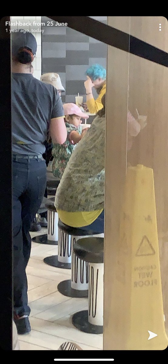 Sweatsterpog's tweet photo. 1 year ago I saw my favourite gamer @Ninja in McDonald’s wow https://t.co/rId8vGdmI7