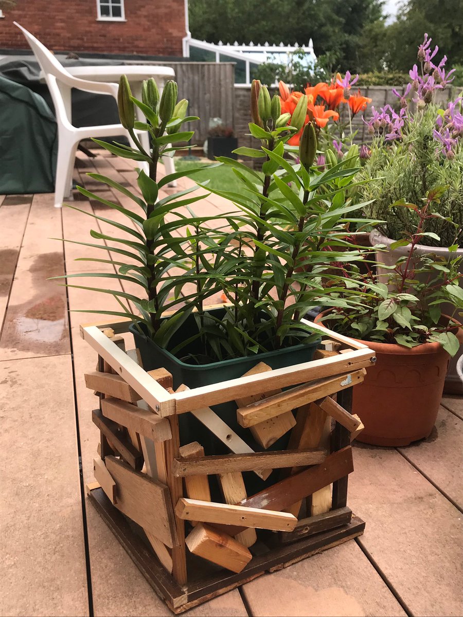 Our Upper 6th form have been busy making projects from ‘waste’ material. We will be discussing methods of marketing and selling these for maximum profit in this weeks penultimate lesson. #DtChat #OnlineOratory #ThursdayMotivation