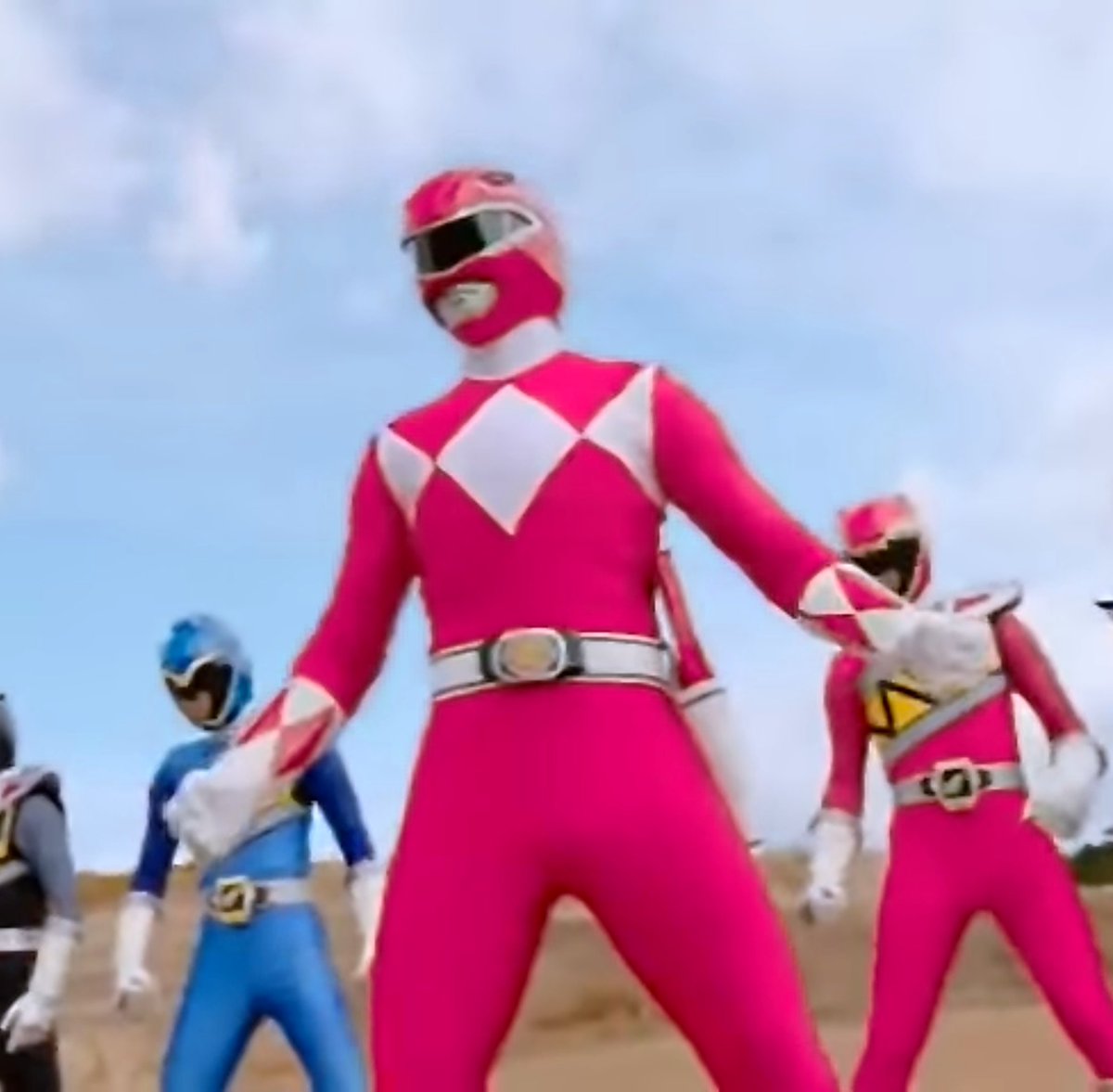 ぶりぶりざえもん提督 両津 これがティラノレンジャーゲキ これがジェイソンが変身するレッドレンジャー これがロッキーが変身する レッドレンジャー これがマーベラスがゴーカイチェンジしたティラノレンジャー 中川 どれも同じじゃないですか