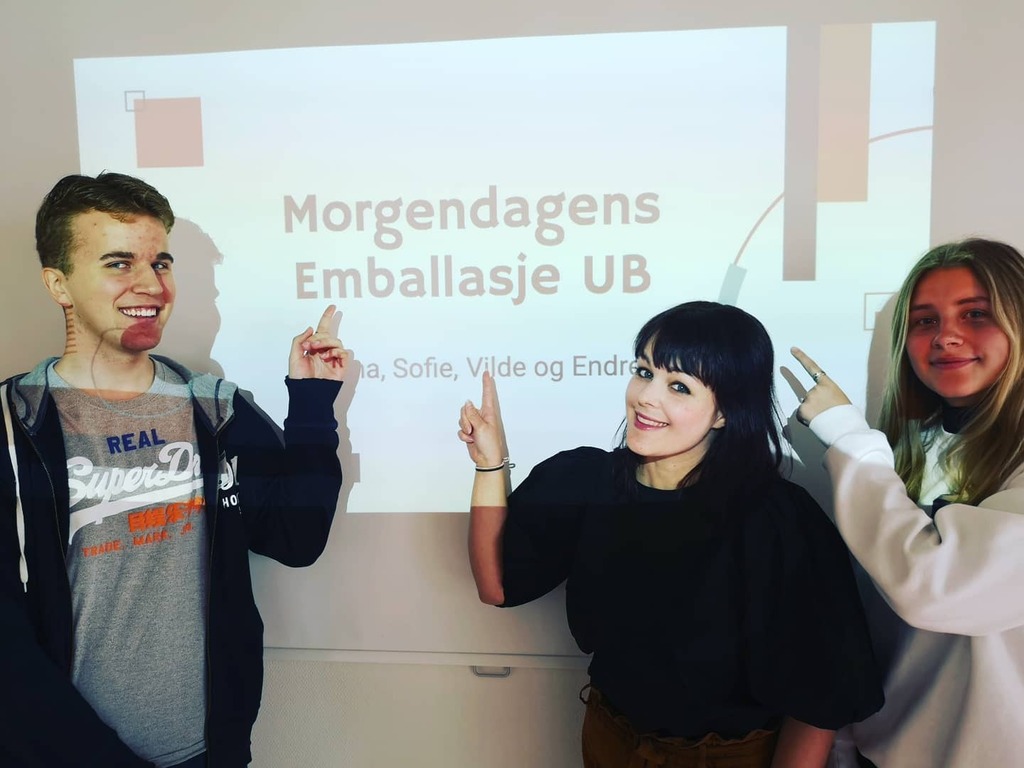 OysteinSkreien's tweet photo. God skoleferie til Endre og Vilde som presenterte supre ideer og tanker til Line og oss i @qmeieriene! Kanskje blir deres forslag vår neste yoghurtvinner? #qmeieriene https://t.co/o4NiSorpdA
