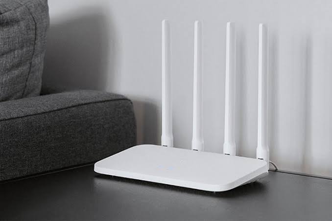 Xiaomi_Kenya's tweet photo. Connect and control all your IOT devices seamlessly.
Mi Router 4C comes which comes with 4 high performance antennas for better coverage is now available at Mi Home Sarit Center (Sarit Ground Floor, next to Java) #MIRouter4C
#SmartLifeMadeSimple https://t.co/Ik89uRdTOI