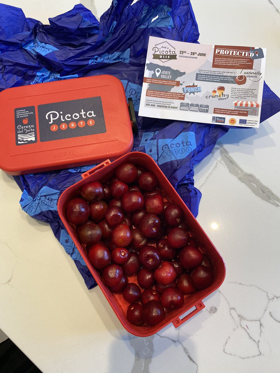 SuzyPelta's tweet photo. Thanks so much @PicotaCherries for this gorgeous delivery! Picota cherries are my family’s favourite and they’re only available in the uk from mid June to early August.
Crunch, sweet, delicious! Thank you 😍
#pickapicotaweek #gifted https://t.co/HyD0eZr8dx