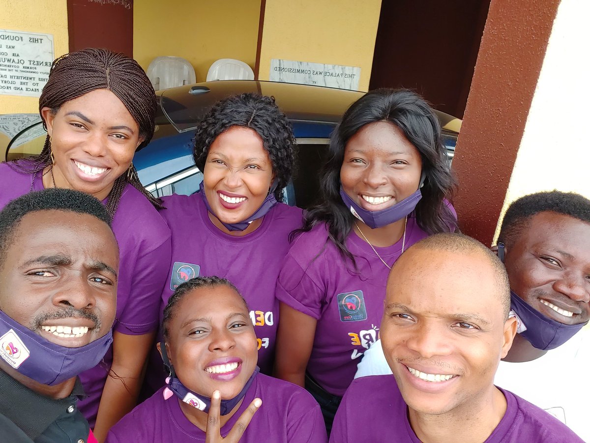 DentalcareFound's tweet photo. Our team was in Igede-Ekiti to meet wit King- Oba James Adelusi Aladesuru 11( JP) The Onigede of lgede Ekiti &amp; the High Chiefs on setting up a Teledental Platform to serve dental needs of the community. @GWFellow
@atlanticfellows
#GlobalOralHealth #AtlanticInstitute #Healthequity https://t.co/RBQ1QviGKq