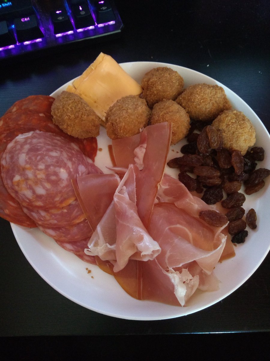 kennywhyte_IT's tweet photo. Virtual conference lunch is not too bad 😉 #interchange20 https://t.co/OPAsoCkCOP