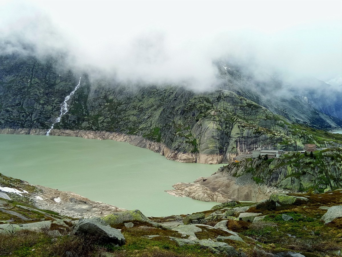 "at 5 ½ in sight of the other lake and the hospice close by it in the hollow – the water looked like a dunghill water at the bottom of a bilious green basin"