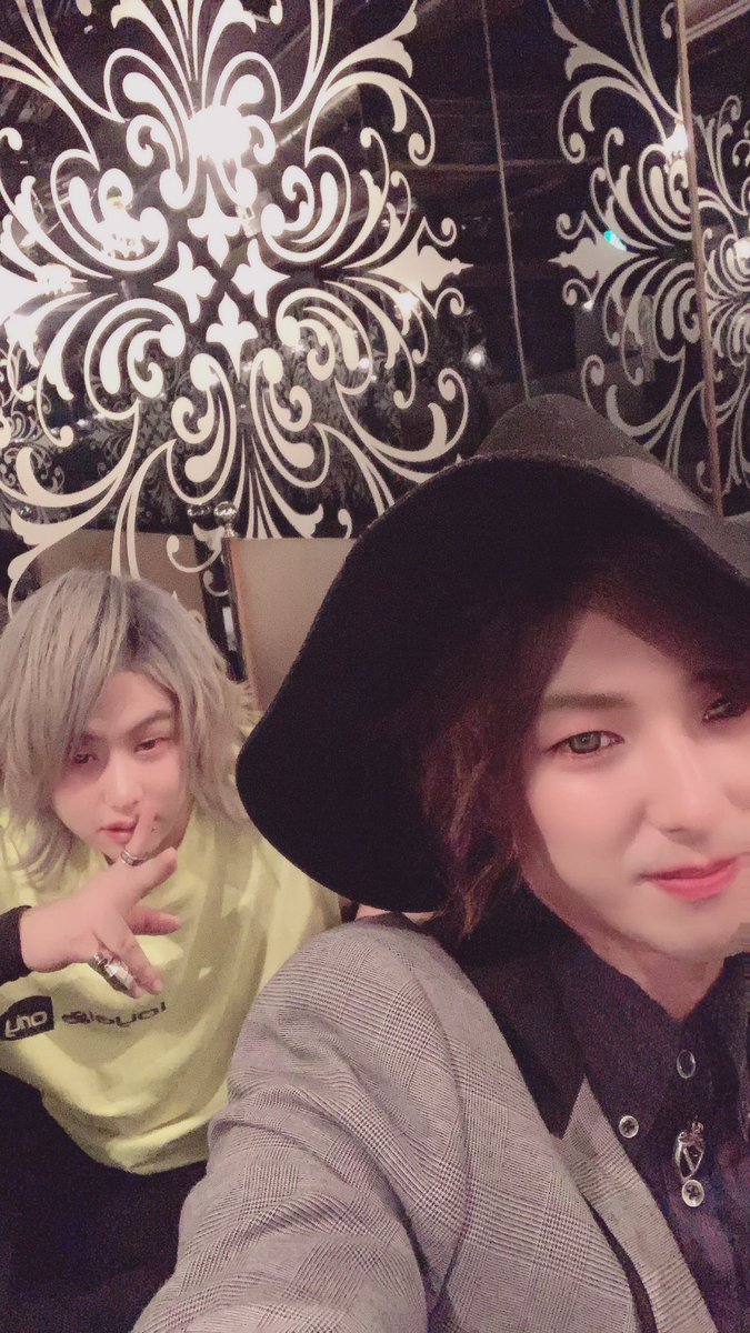 yu_dai1020's tweet photo. 昨日は咲斗の圧倒的ラスソン。
気の抜けない毎日だなあ…笑
本日は司彩さんプレイヤーday!
#職業肝臓
#仙台
#国分町
#青森
#八戸
#ホスト
#メンキャバ
#イケメン
#chrome2nd
#clubmeteora
#楽しい
#稼げる
#求人 https://t.co/aW7etvpxv2