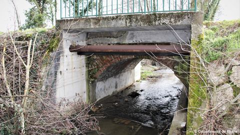 CDIsere's tweet photo. ⚠️Reconstruction du pont du ruisseau du moulin sur la #RD51 à Porte-de Bonnevaux-Commelle.
La démolition/reconstruction du pont a lieu du 6/07 au 30/08, la route sera coupée à toute circulation
Déviations via D518, D518a et D71 et la Côté-St-André.
Info 👉https://t.co/WR3iCN7UOh https://t.co/ZnucEY3qt6