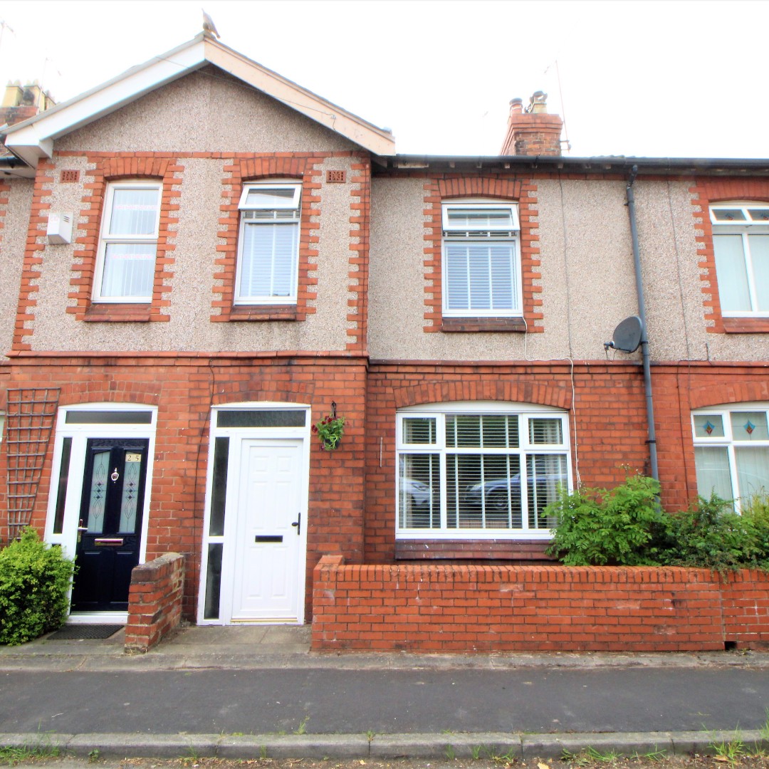 Chic Three Bedroom Mid Terrace, Neston ❤️
.
£169,950
.
▫️ Well presented throughout
▫️ Enclosed rear courtyard area
▫️ Double glazing and central heating
.
📸 To See Further Images and Details Search for 'Olive Road‘ on our Website (Link in Bio)