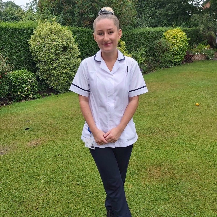 Abbey joined #COVID19 temp register in June at Regent House, Urgent Response &amp; Rehabilitation Team <a href="/StockportNHS/">Stockport NHS FT</a> &amp; she's loving it 😍 she just found out today she gained a 1st class #physiotherapy BSc from <a href="/SalfordUni/">University of Salford</a>  🎓👏 🥳🍾<a href="/thecspstudents/">CSP Students</a> <a href="/MargaretRoweUoS/">Professor Margaret Rowe University of Salford Dean</a> @KMiddletonCSP