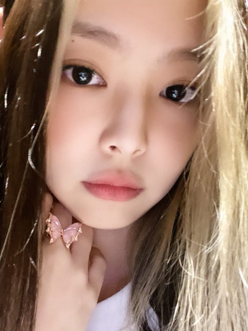 Knetz go crazy over BLACKPINK Jennie selca with her new hair color for ...