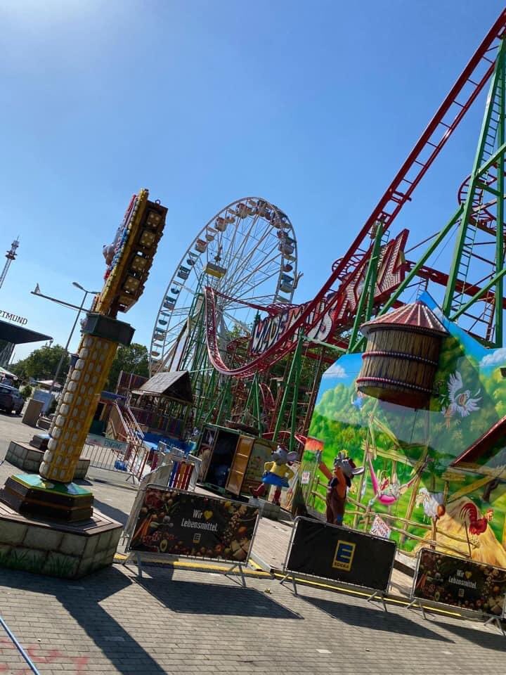 fundomio's tweet photo. Hier ist Teil 1, Sie haben die Möglichkeit, einige Fotos zu entdecken 🎡🎠 https://t.co/0Agvrs885z