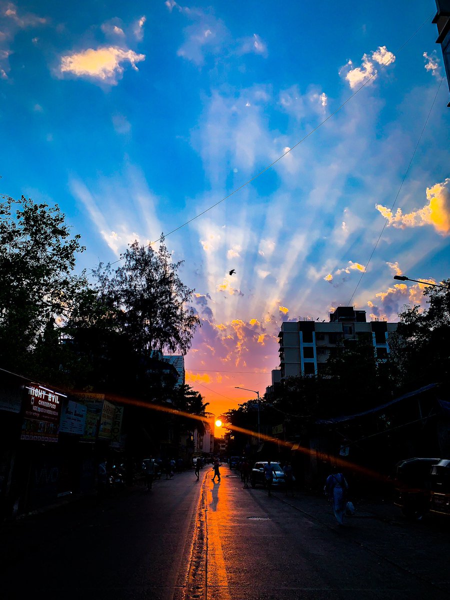 niranjank1213's tweet photo. Every sunset is an opportunity to reset - Richie Norton 
.
.
#photography #PhotoOfTheDay #sunset #sky #bluesky #nature #photographer #Photoshoot #snapseed #google #india #cloud #skyporn #ArtistOnTwitter #follow #travel #NaturePhotography #YogaDay #like4like #blogging #SunsetTrip https://t.co/5fH8BzqcTt