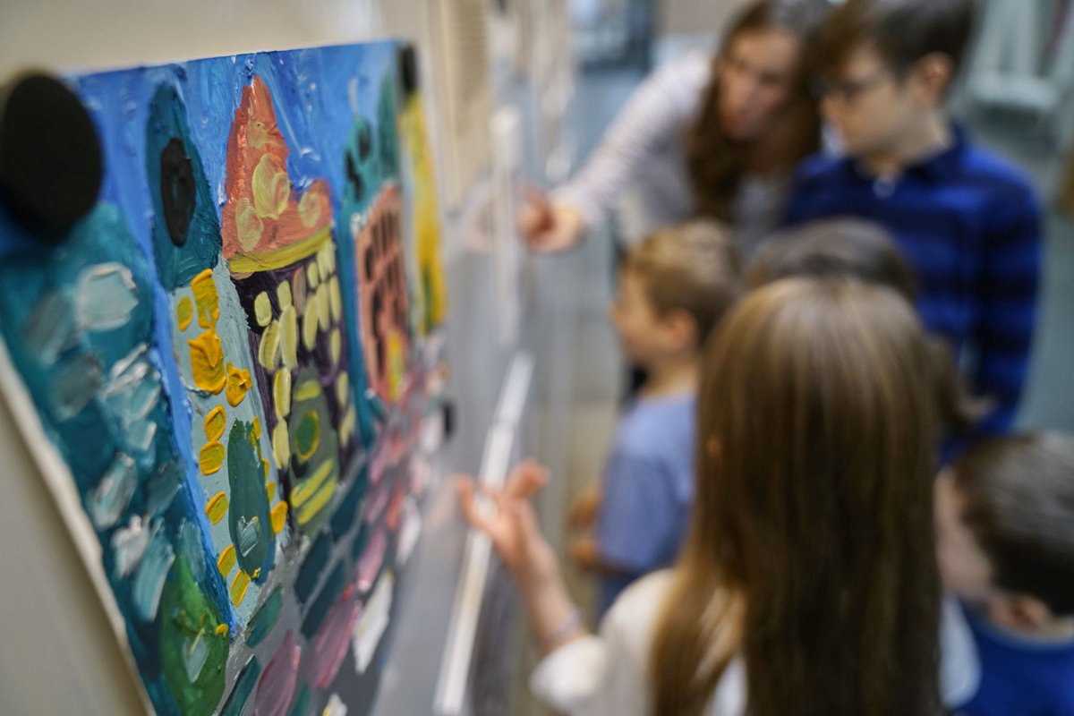 #Kinderprogramm Wir haben ein spannendes Angebot unterschiedlichster Kreativworkshops für Familien, Kindergruppen und -geburtstage, die Ihr individuell buchen könnt. Schaut mal rein: juedischesmuseum.de/lernen/kinderp…