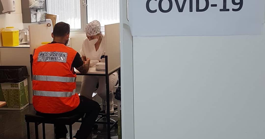AyuntTOTANA's tweet photo. Agentes de la Policía Local @AyuntTOTANA y voluntarios de @PCivil_Totana se someten a test de inmunidad para la detección de anticuerpos del COVID-19 #Totana 💉🚔🚨🚒
▶️ https://t.co/tK6rB6b59W  

#EnTotanaElegimosSerResponsables
#JuntosSaldremosAdelante https://t.co/Y6Vb7t2Hvi