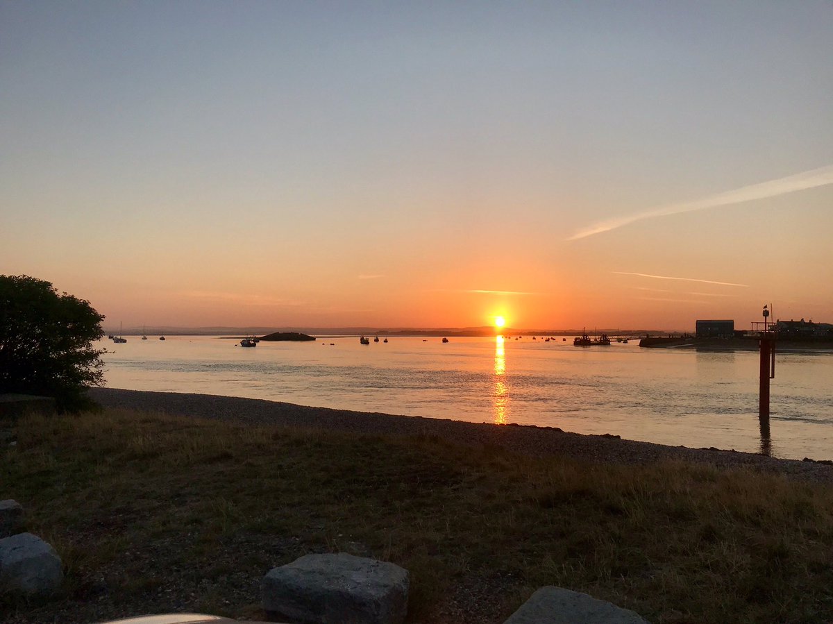 CoastalP_UK's tweet photo. 📸🌅Our apprentice coastal surveyor was out with the team in the early hours of yesterday morning when on Regional Monitoring.
What a sight to work with ay! 😎
#nofilter #sunrise #coastalengineering #workpros https://t.co/udcwJSdyeQ