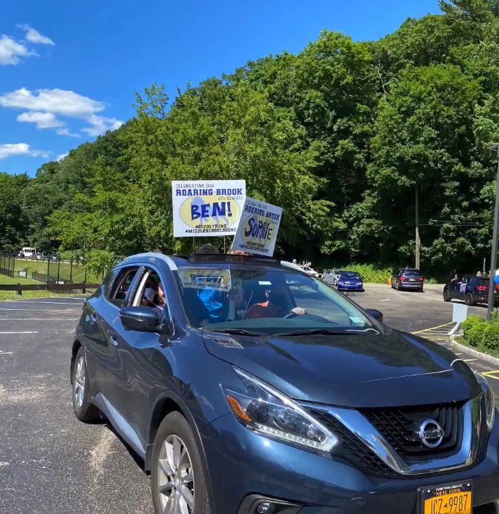 Roaring Brook’s 4th graders got a spirited welcome at Seven Bridges and Bell during yesterday’s moving up parades! #WeAreChappaqua
