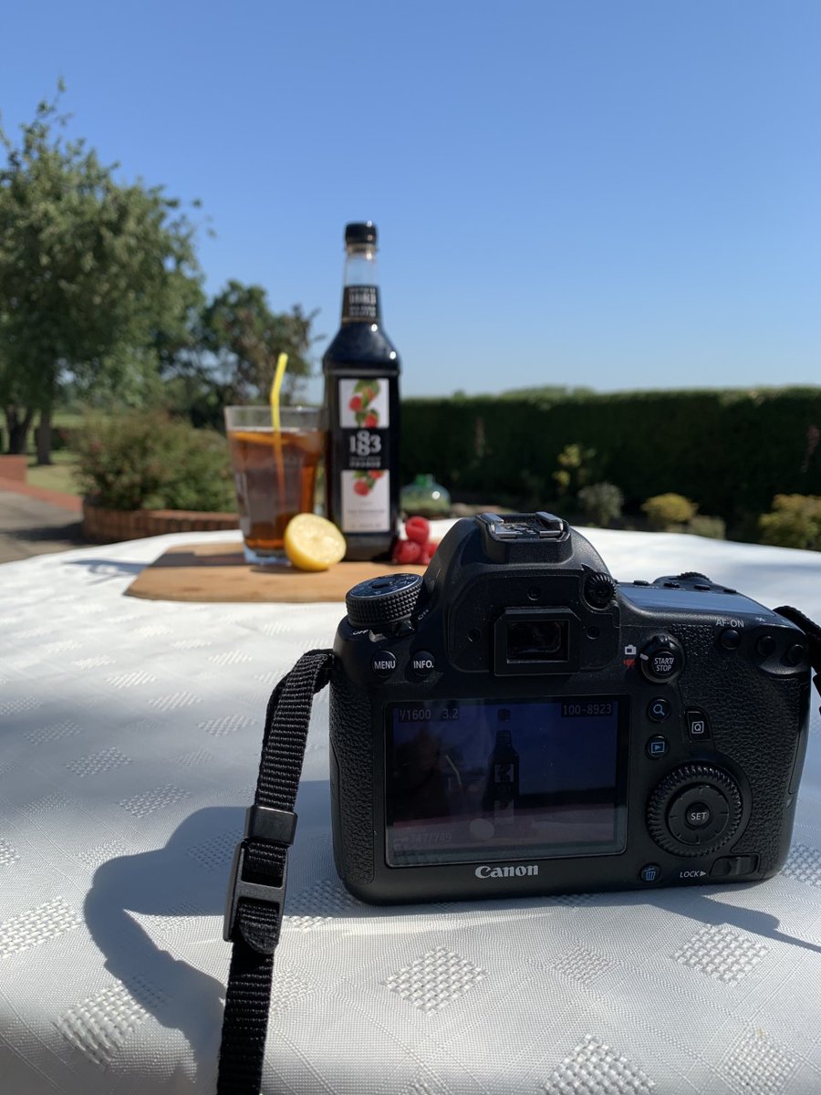 Tank2Create's tweet photo. And... action 📸
Beautiful day for shooting social assets (despite the ice melting and the heat)! ☀️

#productphotography #socialassetdesign #graphicdesign #webdeveopment #socialmedia
#creativeagency https://t.co/afGDs2RWsG