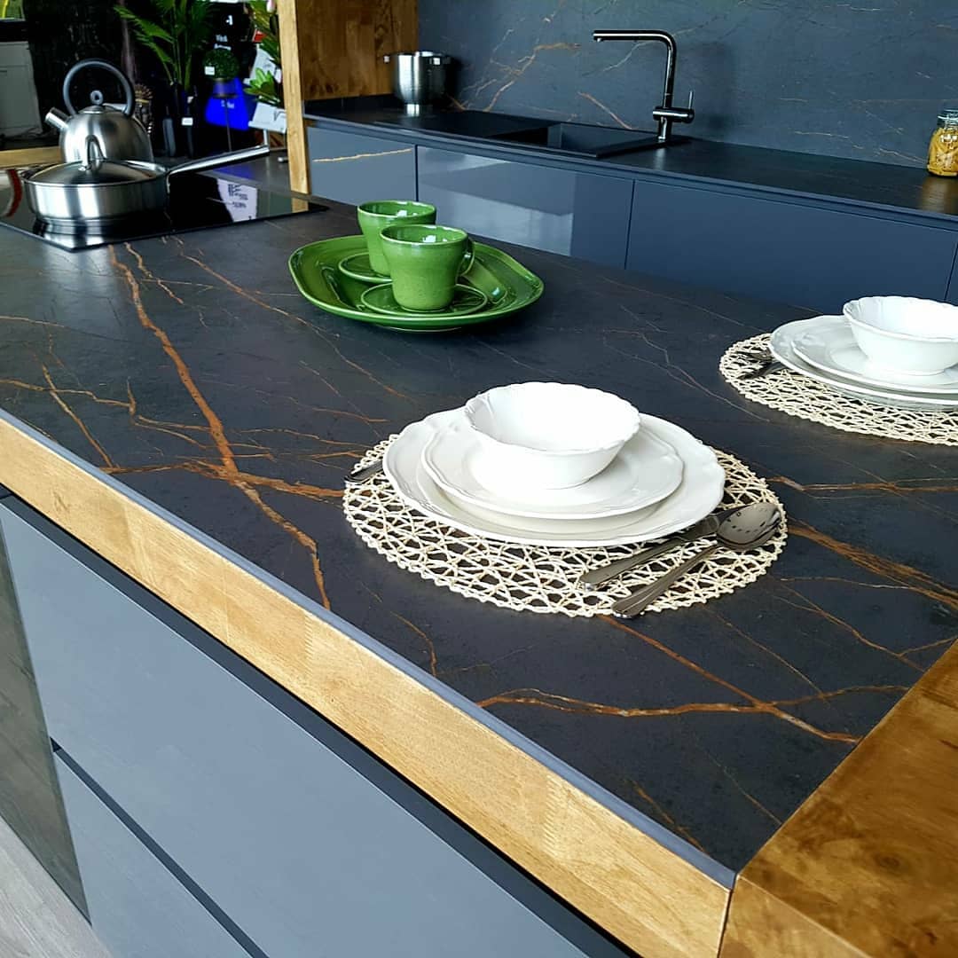 emiraystone's tweet photo. Evdema Modoko mağaza teşhirinde montajını tamamladığımız tezgah görsellerini beğenilerinize sunuyoruz...

Renk: Dekton Laurent

#emiraystone #evdema #modoko #dekton #mutfaktezgahı #porselentezgah #tasarım #mimari #mutfaksanatı https://t.co/LRRUuRIW60