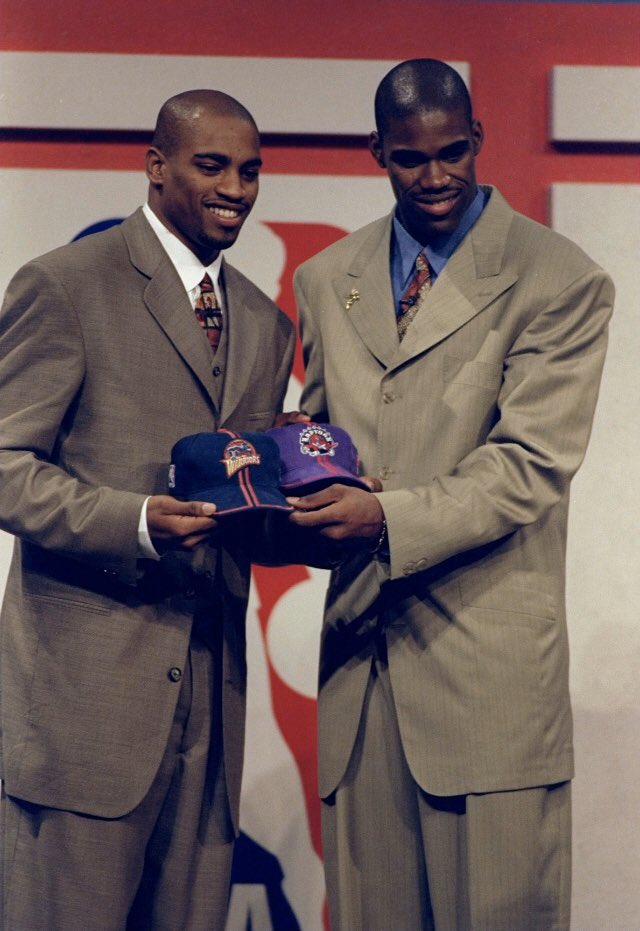 nbaportugalcom's tweet photo. Faz hoje 22 anos que Toronto começou a ganhar nome ❤️ #Porem https://t.co/JfCwLynAbT