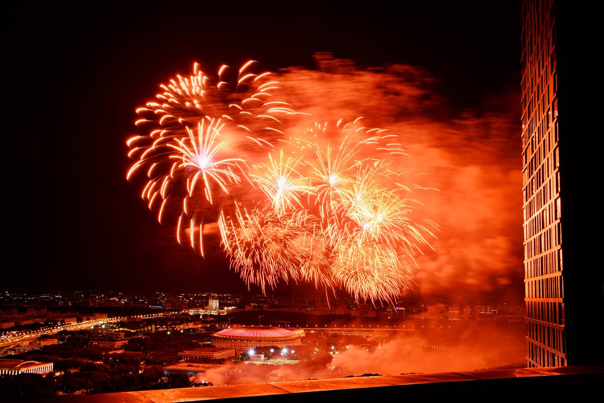 moscowgov's tweet photo. The sky is the canvas. Bright lights are the paint. Moscow is the exhibition venue.

Pictures of the last night's fireworks

#Moscow https://t.co/PafjOrpvVF