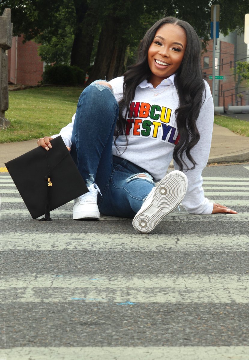 jessssthebest_'s tweet photo. Please don’t get me hype, write my name in ice.💎#Fisk20 #Classof2020 #Blackwomeninstem #thanksmomanddad https://t.co/XqY3AAfl8H