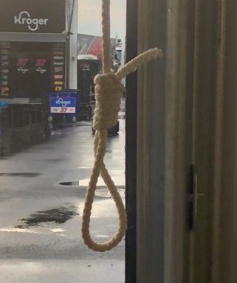 Now, here's the rope from the Nascar imageA key feature here is that you can tell this isn't a "stopped" knot - the rope comes all the way through - this is so that when weight pulls, the hole in the rope gets tighter. It wouldn't make a good "pull handle" 3/3