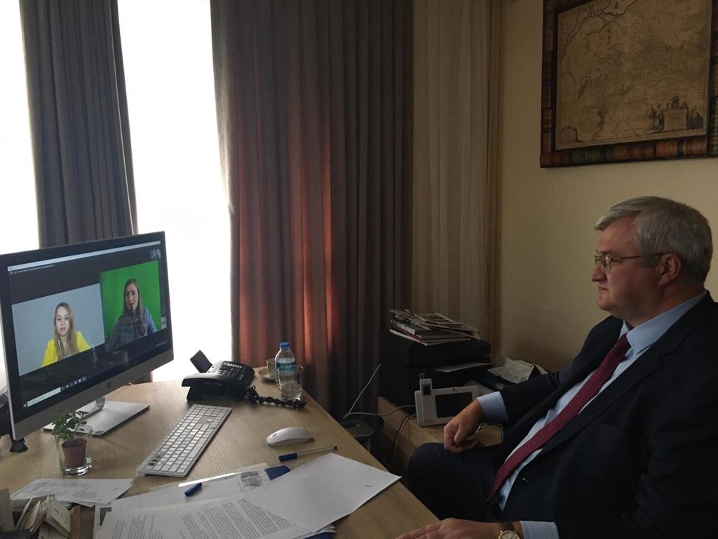 Сьогодні, напередодні двох важливих для України свят, у прямому етері інформаційного порталу <a href="/Ukr_Ayna/">Ukr-Ayna</a> Посол України <a href="/andrii_sybiha/">Andrii Sybiha 🇺🇦</a> відповів на найактуальніші питання, які цікавлять українців. Повну версію інтерв’ю можна переглянути за посиланням 👇🏻
facebook.com/UkrAynaDiaspor…