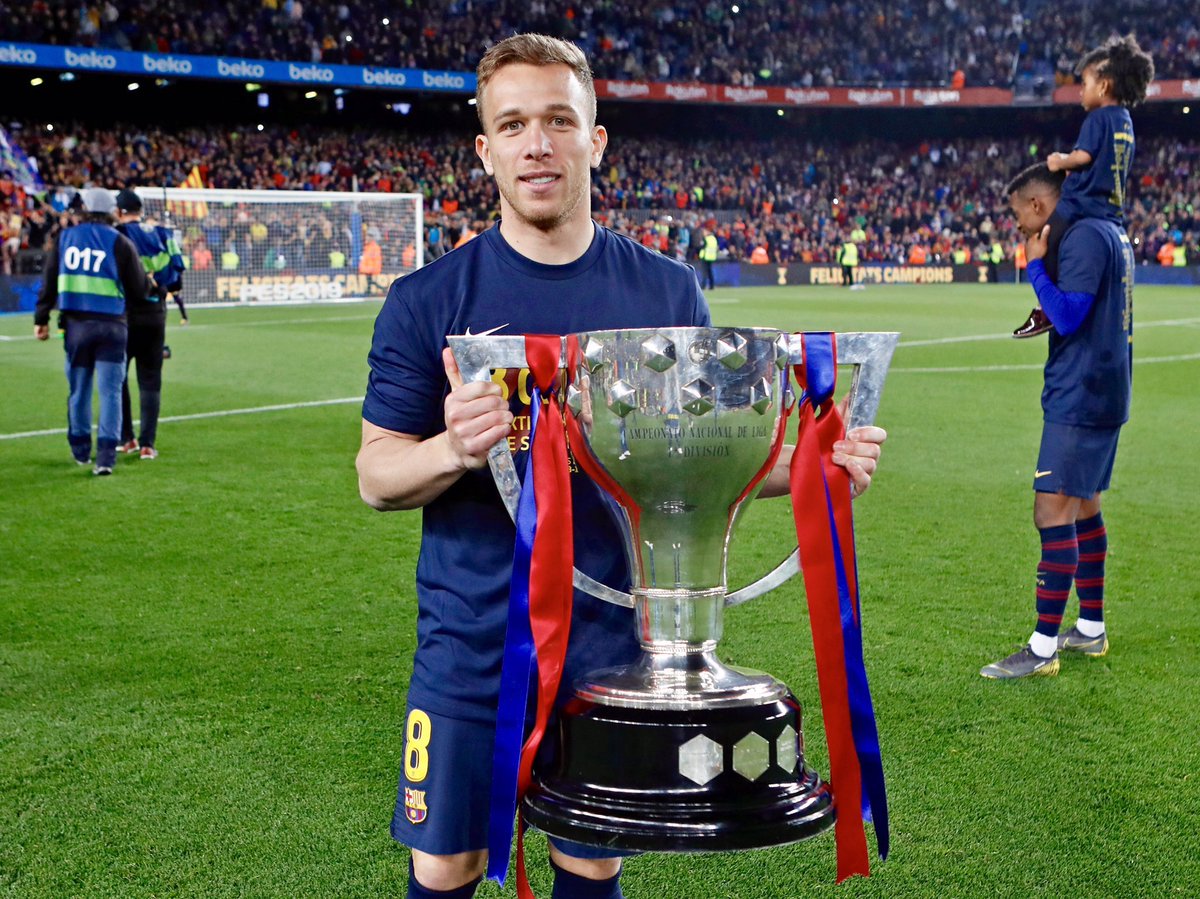 In Spain, the hashtag #ArthurQuedate was Trending at #1. The hashtag translates to “Arthur Stay”, as fans don’t wish for the Brazilian’s departure, yet it seems more likely as Barça keep pushing the trade deal for Pjanic with Juventus