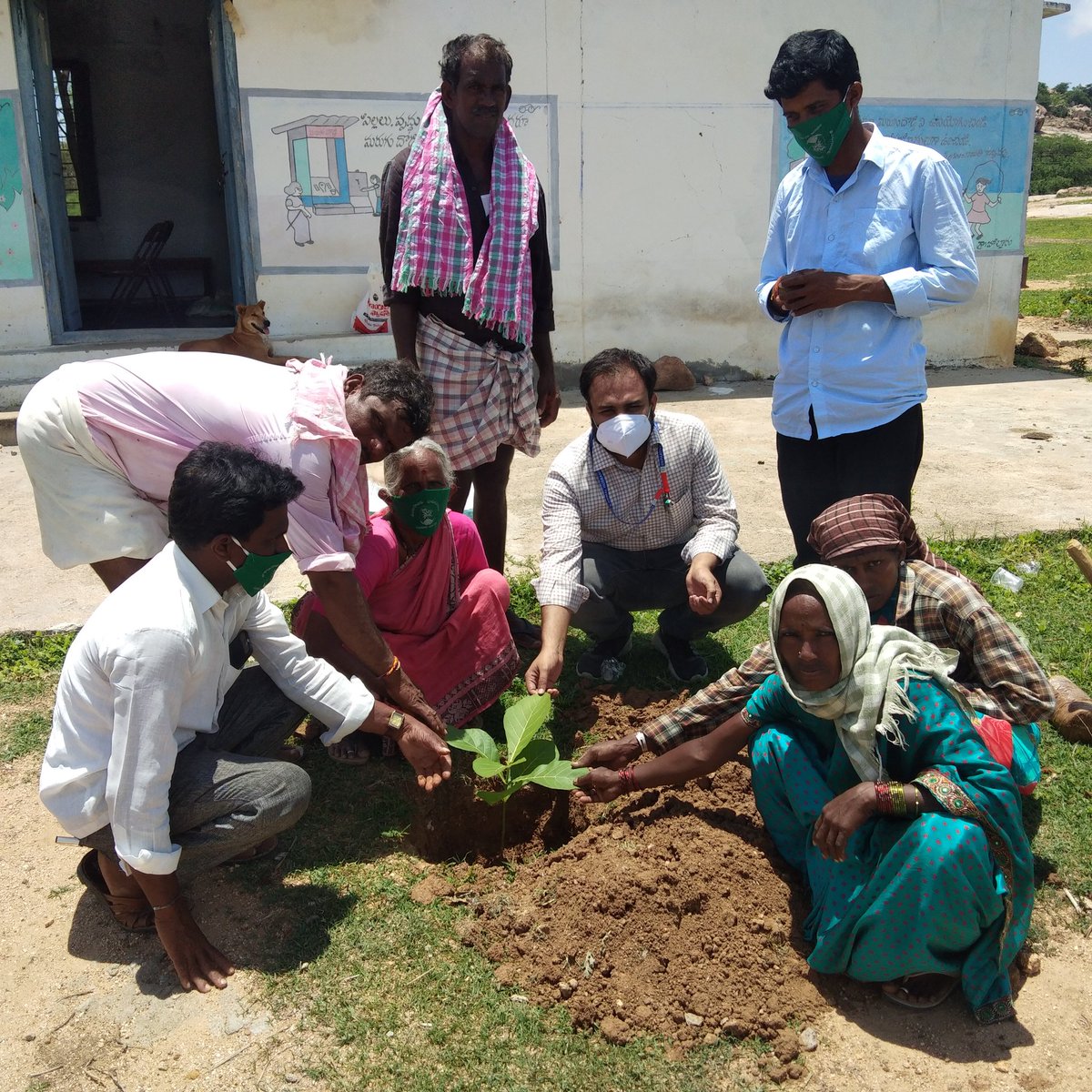 DrZeeshanAli11's tweet photo. Telangana ku Haritha Haram at Subcenter Koilsagar, Devarakadra mandal with Sarpanch garu, A. H staff @dvahombn @Collector_MBNR @dfombnr https://t.co/WQUn5rTtmg