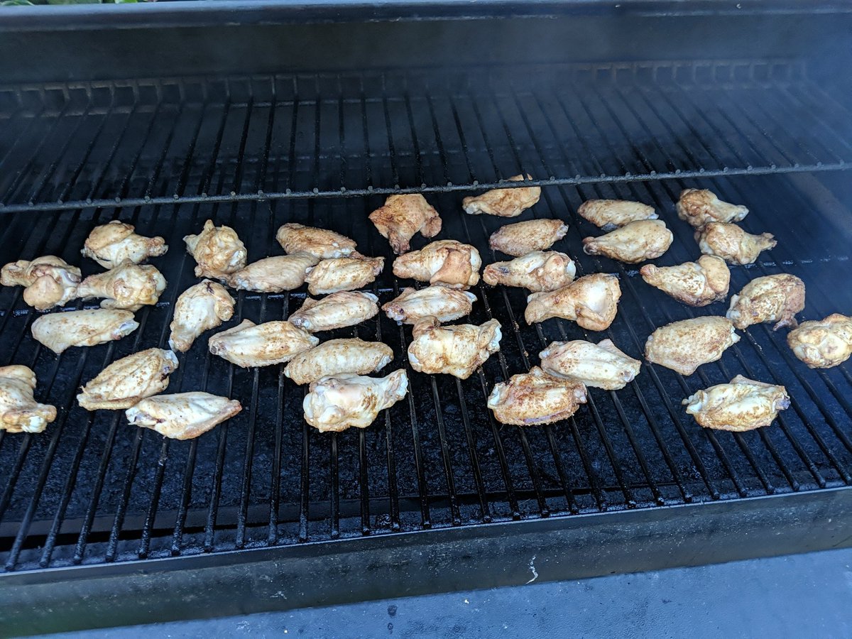 TheFlamePit's tweet image. All orders are dispatched. #pitrub #bbqlife 
Wings are in the smoker 😀🔥