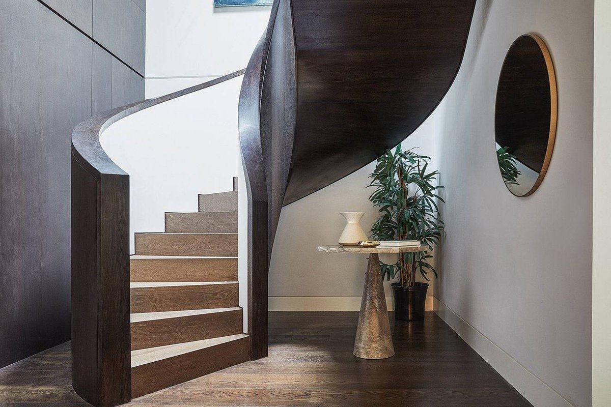 ClareHolland01's tweet image. Luxury living with bold pops of colour and luxurious textures - Echlin completes the penthouse of Rathbone Square in London’s Fitzrovia. 
#echlinstudio #echlinlondon #artwork #luxuryliving #interiordesign #interiordecor #penthouse #interiordesignstudio #interiorsindex #index2020