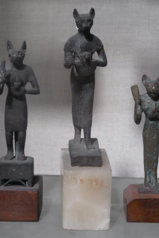 EgyptianMuseumC's tweet photo. #inspiringobjects
Statues for goddess #Bastet
Bast or Bastet was a goddess of ancient Egyptian religion, worshiped as early as the Second Dynasty (2890 BCE), Tel Basta was the center of Bastet’s religion.represented as a cat or a woman with the head of a lioness or a cat. https://t.co/sBsx2PKg8T