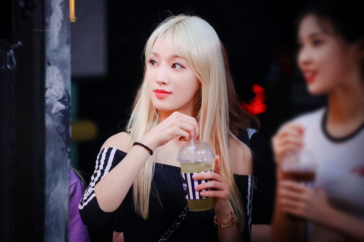 saebomnet's tweet photo. 200624 커피차라이브
#새봄 #김새록 #네이처 
@nature_nchworld https://t.co/pegOkyz7tl