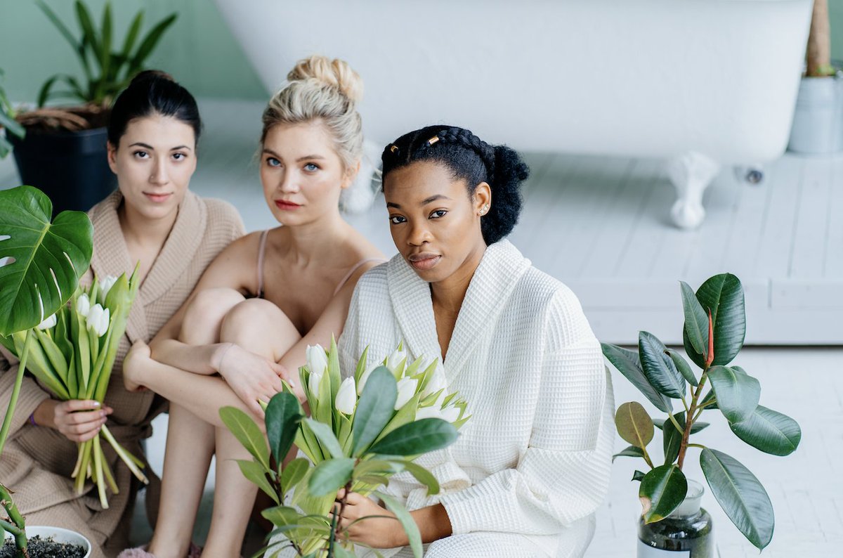 AestheticAuth's tweet image. A recent beauty and #skincare culture trend analysis reveals opportunities for the #aestheticpractice to connect with consumers on the art of self-care. ow.ly/cX7C50AhQ0o  @Fullscreen #Aauthority #selfcare
