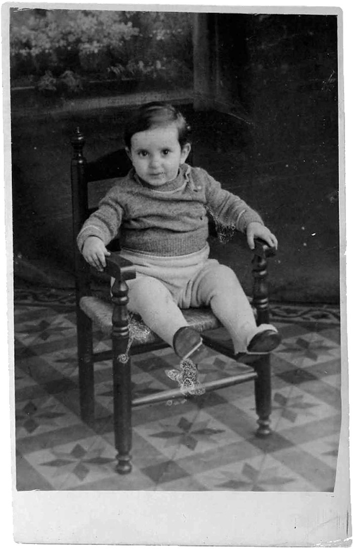 25 June 1938 | German Jewish boy Henrik Shteinhart Tzukerman was born in Berlin. His family emigrated to Belgium.

In October 1942 he was deported from Malines / Mechelen do #Auschwitz. After the selection he was murdered in a gas chamber.