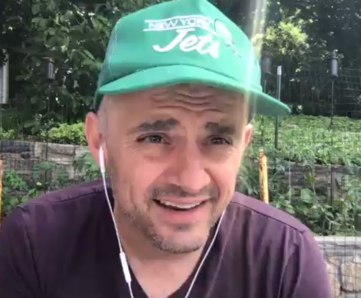 clipshareit's tweet photo. Kindness is very important, nowadays more than ever. #empathy #marketingforthenow @garyvee @ShaneBattier @adriandparker @Patron https://t.co/bEuAX4kqFG