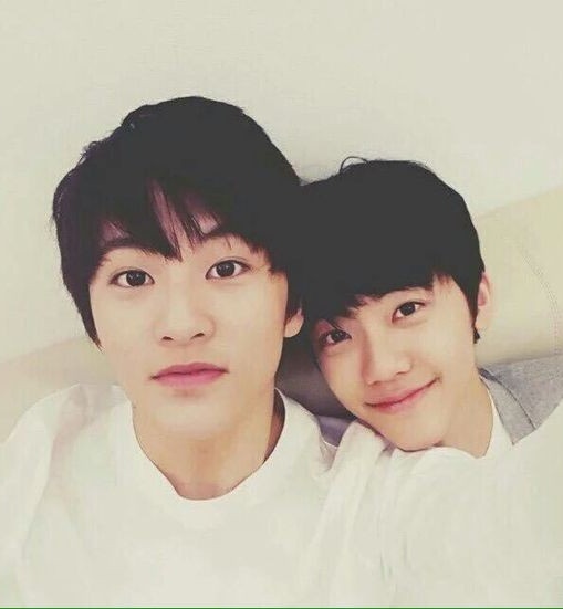1stsaitox's tweet photo. สมัยพี่ยังเป็นหนุ่มม.ปลายซื้อขนมมาให้มาเล่นกับหนูทุกวันตอนนี้พี่เป็นหนุ่มเต็มตัวแล้วไม่ค่อยมีเวลามาเล่นด้วย คิดถึงพี่จัง https://t.co/sgKOzlaB3E